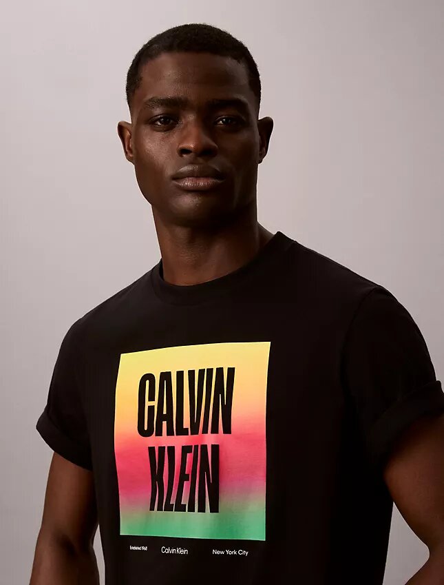 T-shirt simple avec logo Pride T-shirt simple avec logo Pride