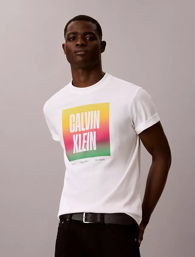 T-shirt simple avec logo Pride T-shirt simple avec logo Pride