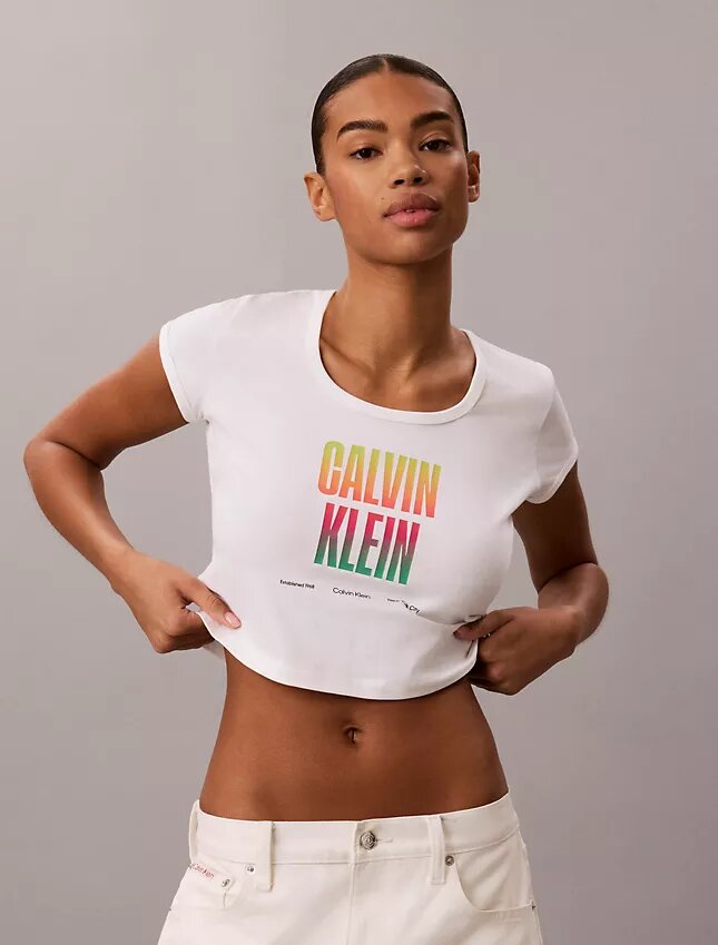 T-shirt slim à encolure dégagée Pride T-shirt slim à encolure dégagée Pride
