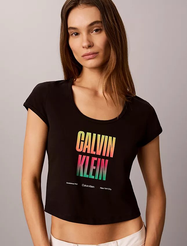 T-shirt slim à encolure dégagée Pride T-shirt slim à encolure dégagée Pride