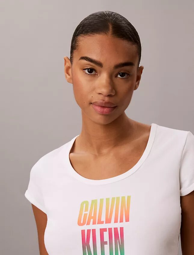 T-shirt slim à encolure dégagée Pride T-shirt slim à encolure dégagée Pride