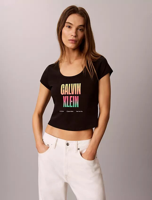 T-shirt slim à encolure dégagée Pride T-shirt slim à encolure dégagée Pride