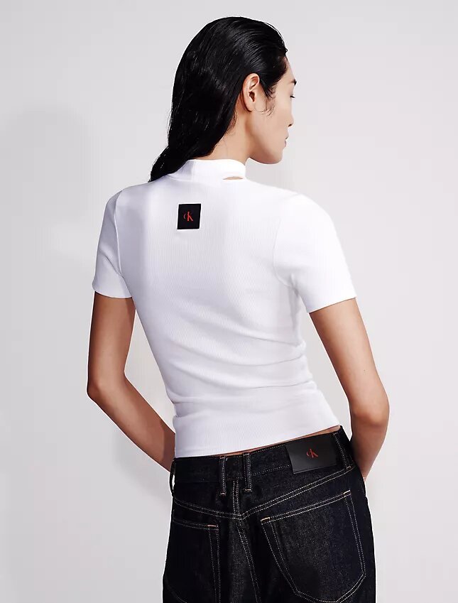 T-shirt slim à encolure ronde et découpes T-shirt slim à encolure ronde et découpes