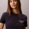 T-shirt slim à logo incurvé T-shirt slim à logo incurvé
