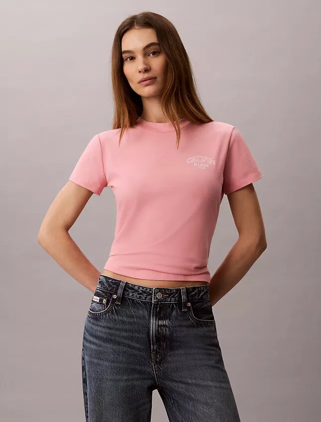 T-shirt slim à logo incurvé T-shirt slim à logo incurvé