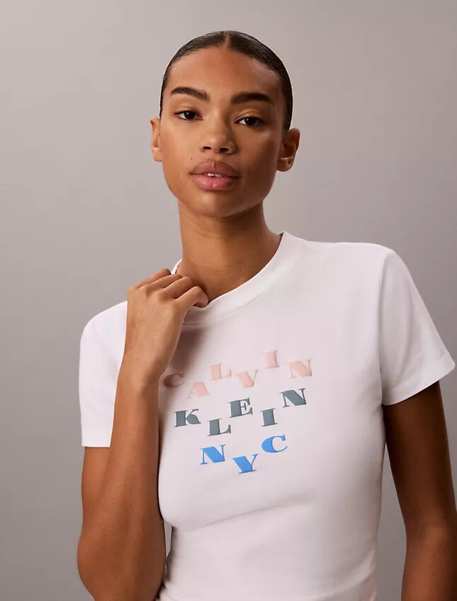 T-shirt slim à volants avec logo T-shirt slim à volants avec logo