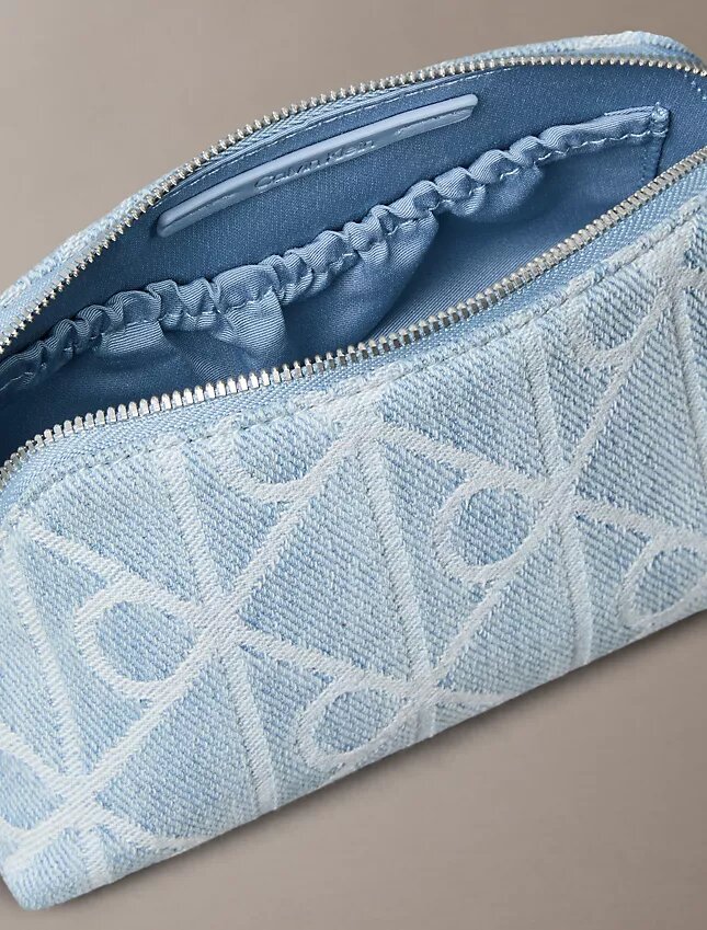 Trousse de toilette en Denim avec logo emblématique sur toute la surface Trousse de toilette en Denim avec logo emblématique sur toute la surface