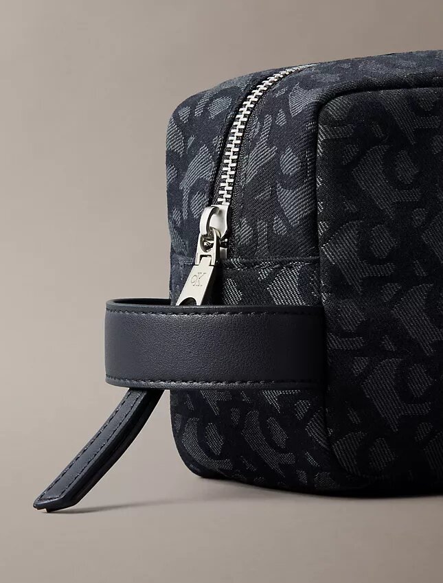 Trousse de toilette à motif Monogram intégral Trousse de toilette à motif Monogram intégral
