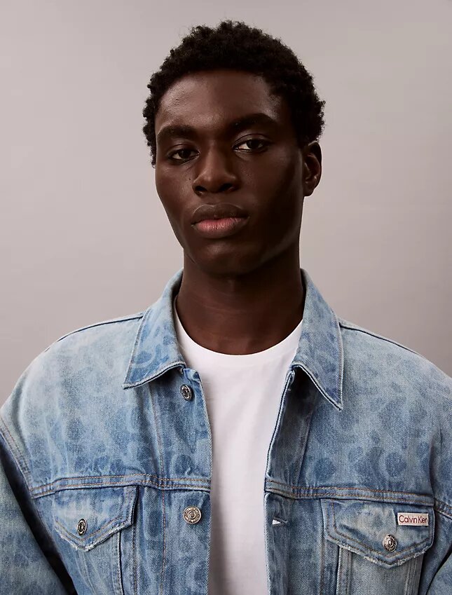 Trucker Jacket en denim des années 90 avec monogramme intégral Trucker Jacket en denim des années 90 avec monogramme intégral