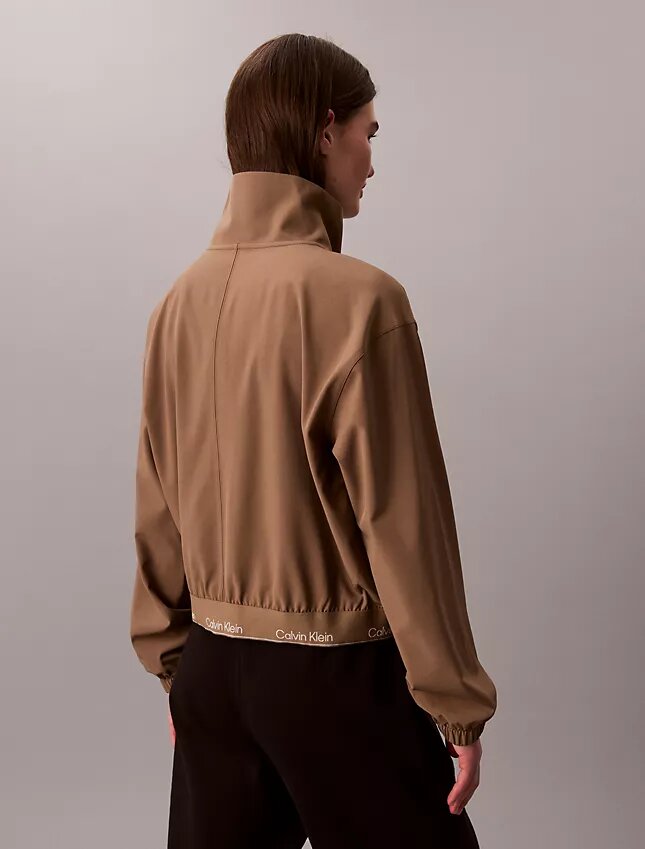 Veste coupe-vent sportive moderne Veste coupe-vent sportive moderne