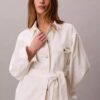 Veste en denim cintrée avec ceinture
