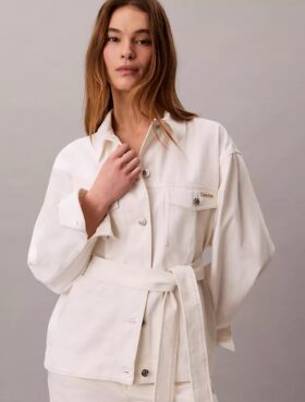 Veste en denim cintrée avec ceinture