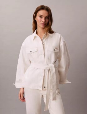 Veste en denim cintrée avec ceinture