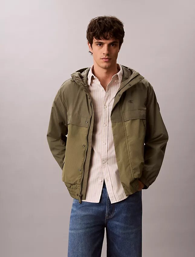 Veste légère en nylon et matériaux mixtes Veste légère en nylon et matériaux mixtes