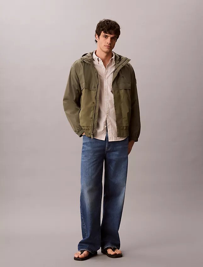 Veste légère en nylon et matériaux mixtes Veste légère en nylon et matériaux mixtes
