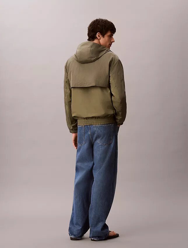 Veste légère en nylon et matériaux mixtes Veste légère en nylon et matériaux mixtes